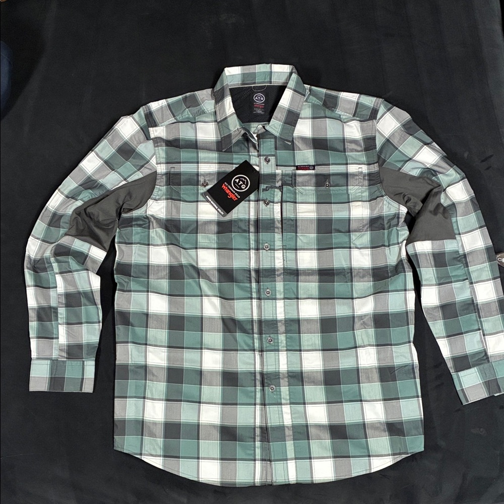 Wrangler Men's ATG Mixed Material Plaid Button Down Shirt